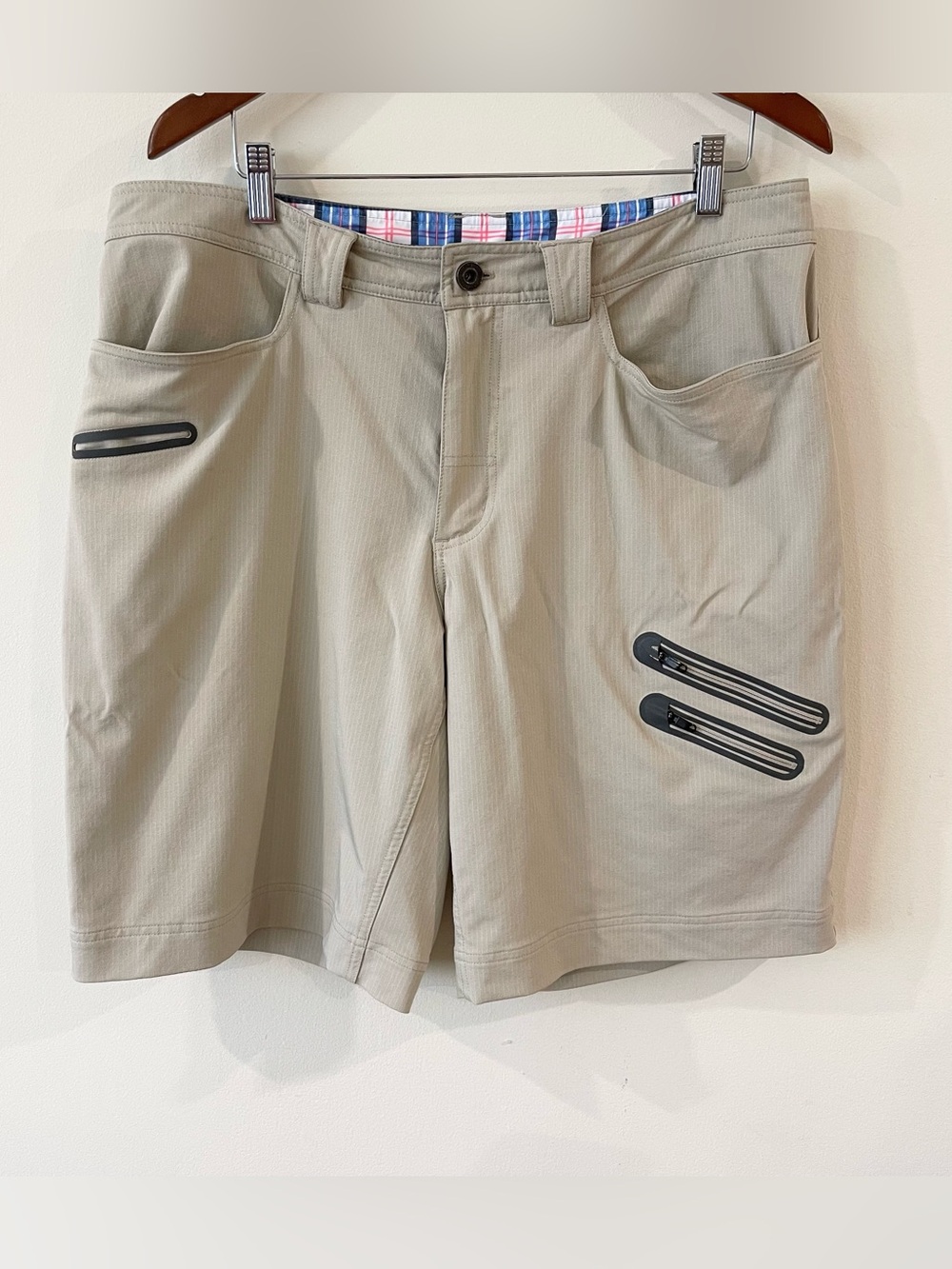 lululemon athletica Cadence Commute 11” Light Beige Shorts men’s size 38